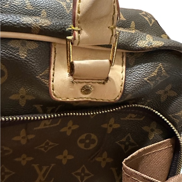 (Not Authentic) Designer Signature laptop Case - Picture 6 of 8